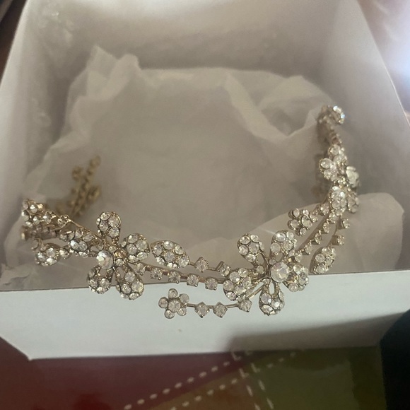 Maritza’s Bridal Head Piece main image 4